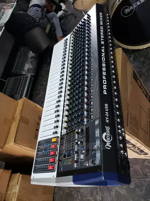 Makkie 24chnnels Mixer With 2group and 1aux