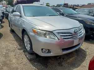 Toyota Camry 2010 Silver