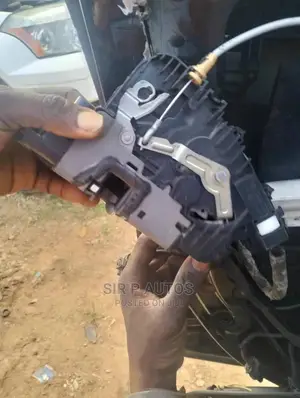 All Mercedes Benz Door Catcher R Available