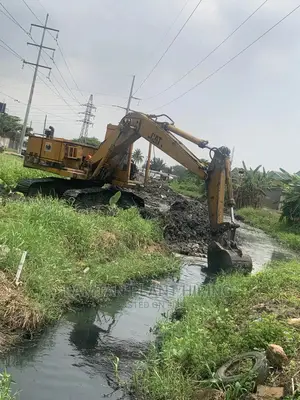 Hire Me Excavator 215