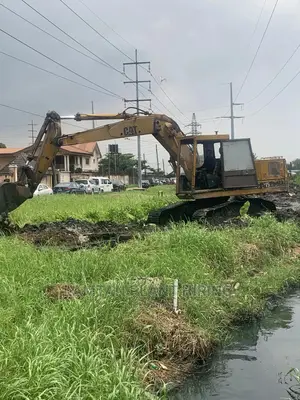 Hire Me Excavator 215