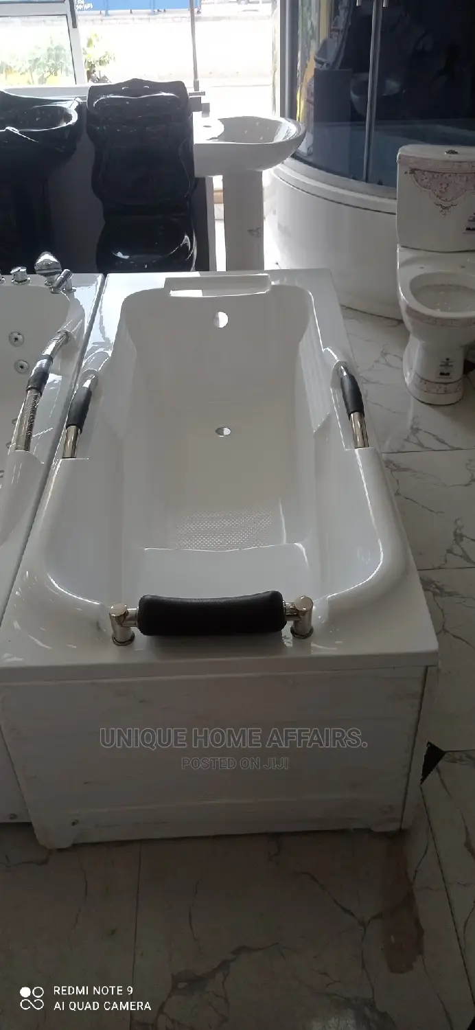 Executive Panel Bath