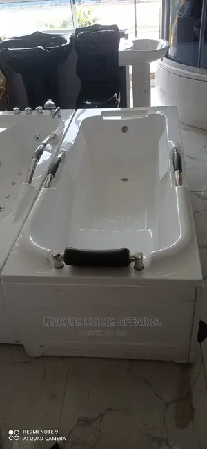 Executive Panel Bath
