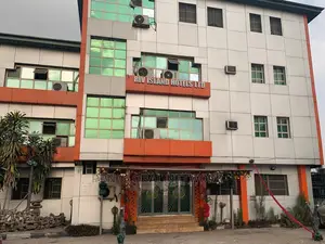 30 Rooms Hotel