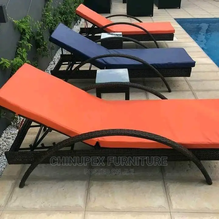 Swimming Pool Side Bed With Glass Top Side Stool