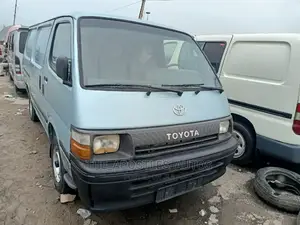 Toyota HiAce 2005 Blue