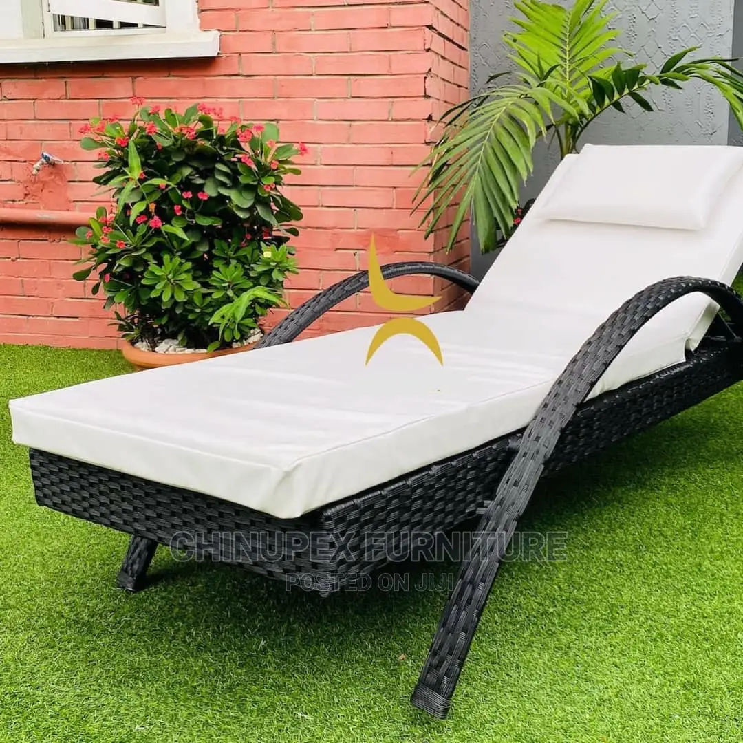 Swimming Pool Side Bed With Glass Top Side Stool