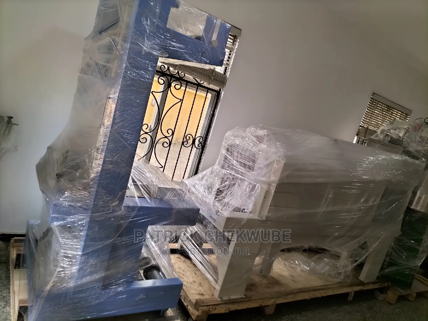 Shrink Wrapping Machine