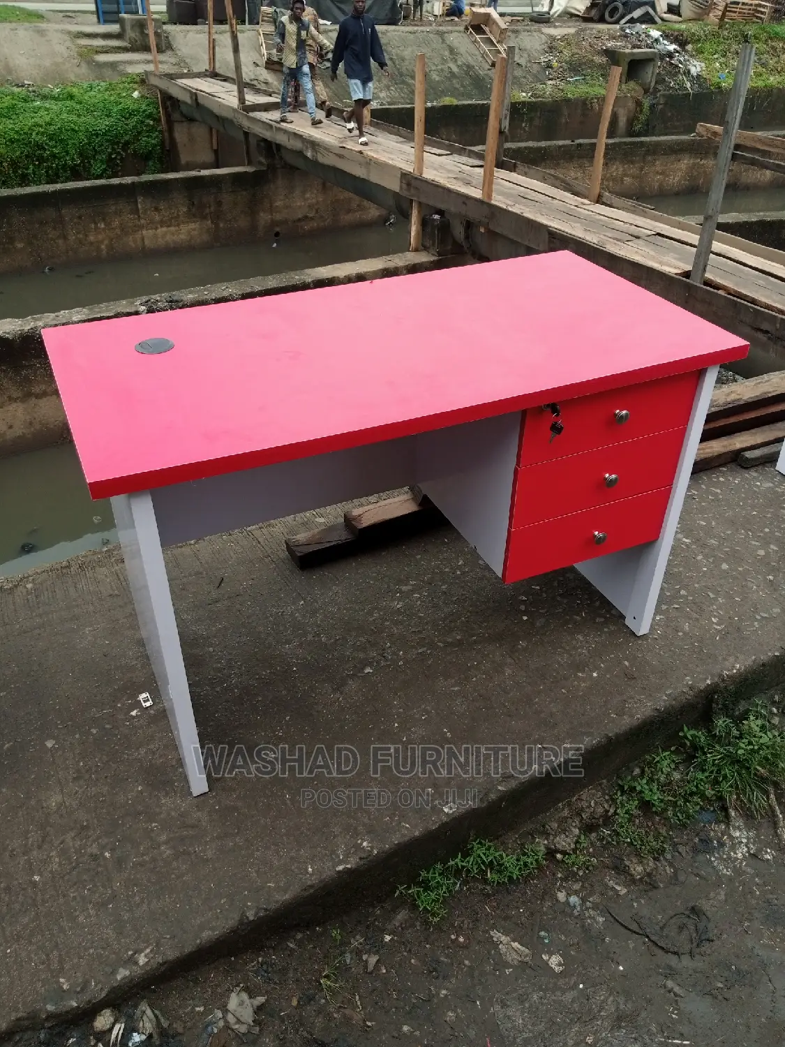 Four Feet Table.