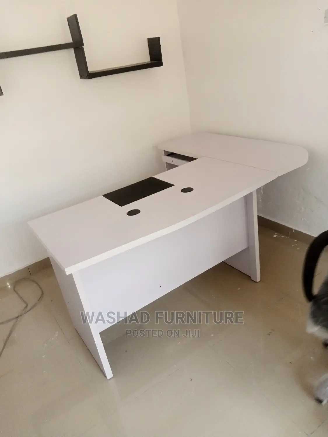 A Office Corner Table