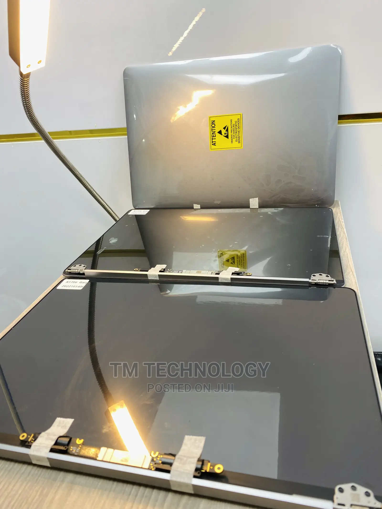 Macbooks Screen Replacement