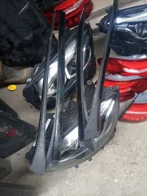 Head Lamp GLC 2018 Head Lamp GLC 2018 Model Tokubo
