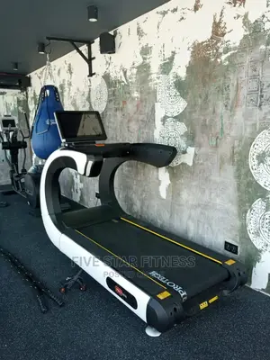 8hp Treadmill With Massager and Television Screen + Netflix