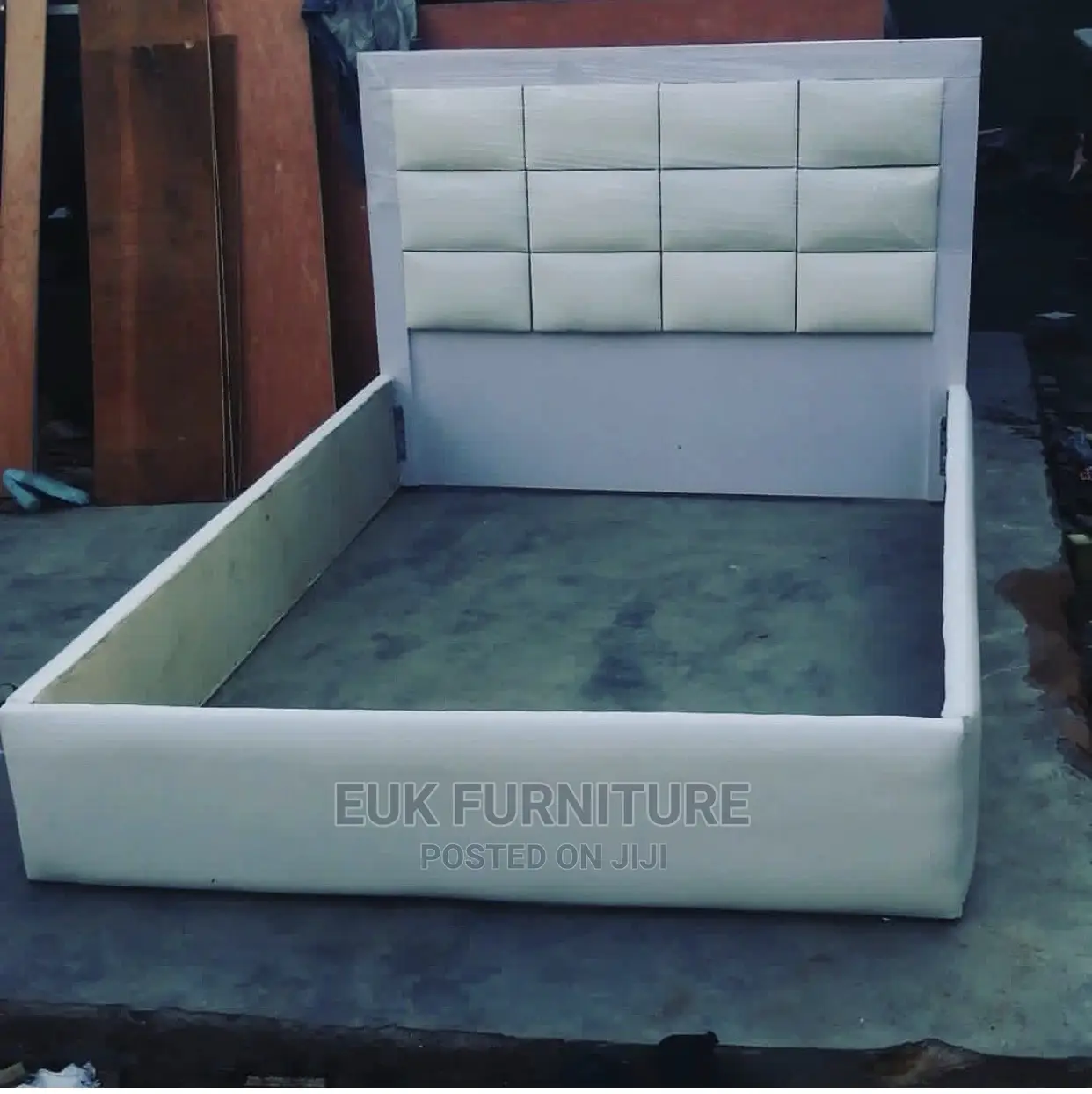 4.5 * 6 Bedframe