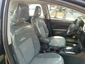 Toyota Corolla LE (1.8L 4cyl 2A) 2018 Black