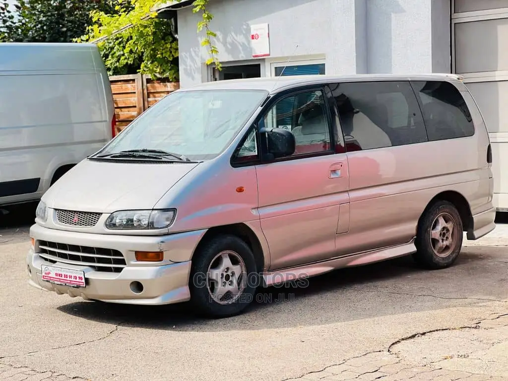 Mitsubishi Space Gear 2005 Silver