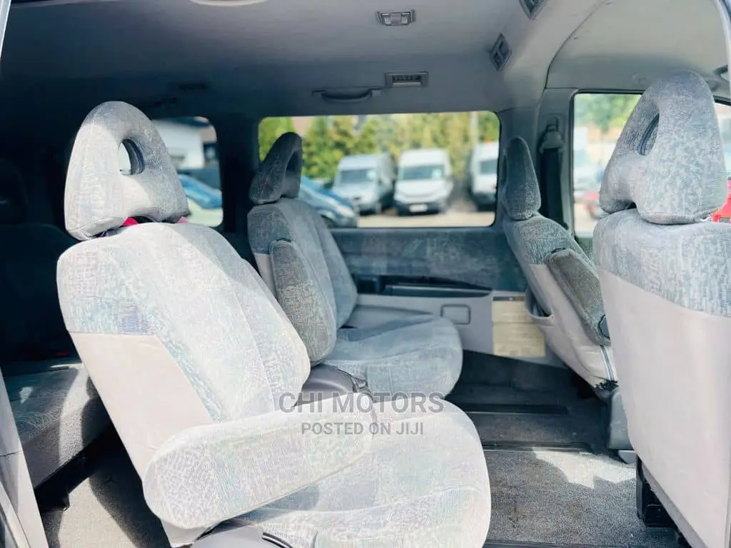 Mitsubishi Space Gear 2005 Silver