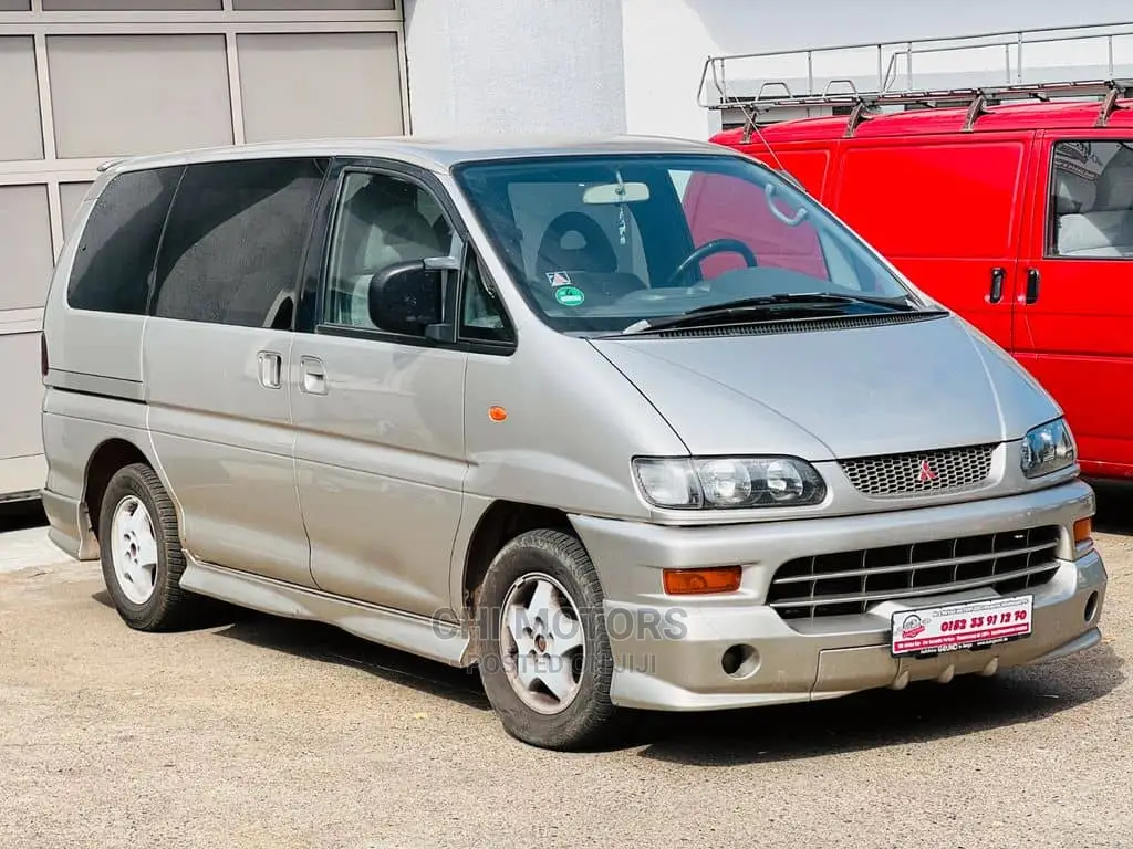 Mitsubishi Space Gear 2005 Silver