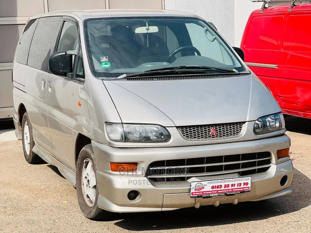 Mitsubishi Space Gear 2005 Silver