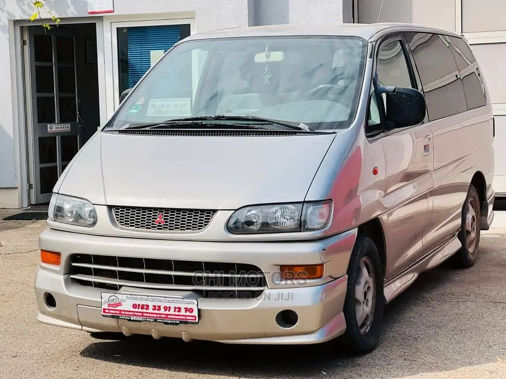 Mitsubishi Space Gear 2005 Silver