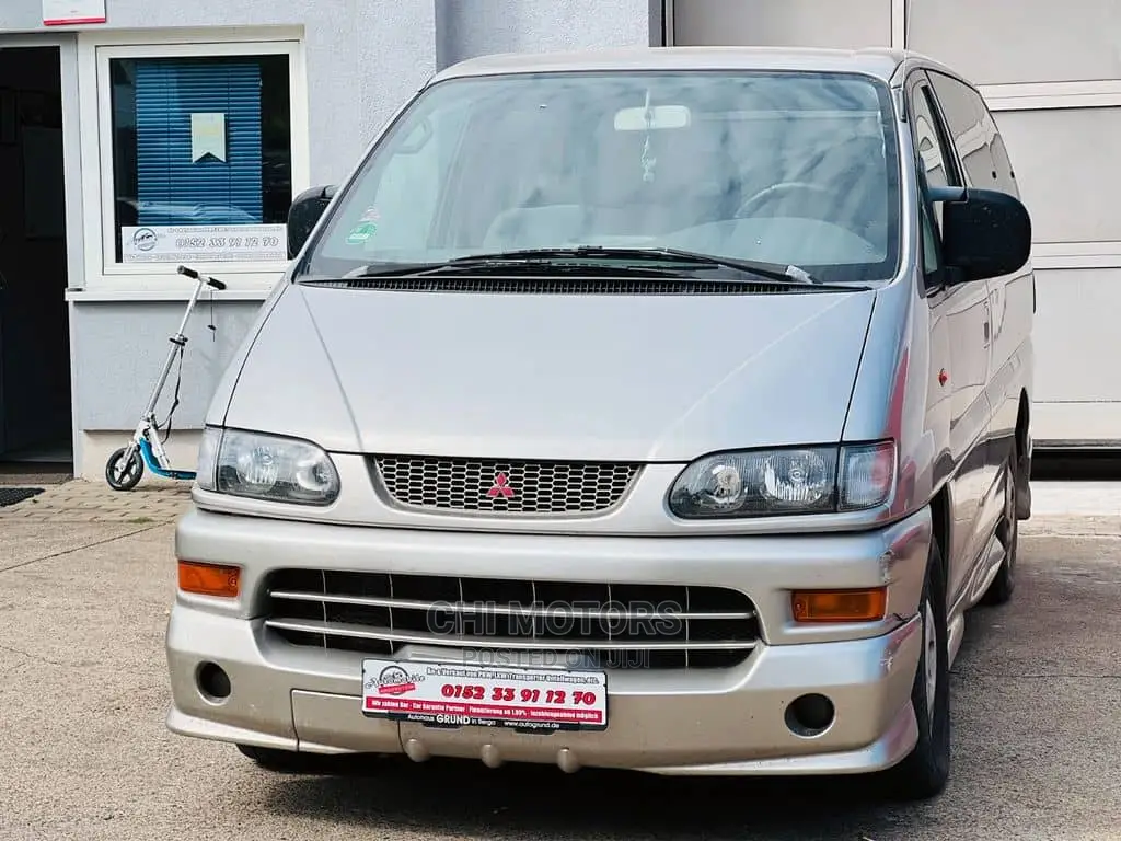 Mitsubishi Space Gear 2005 Silver