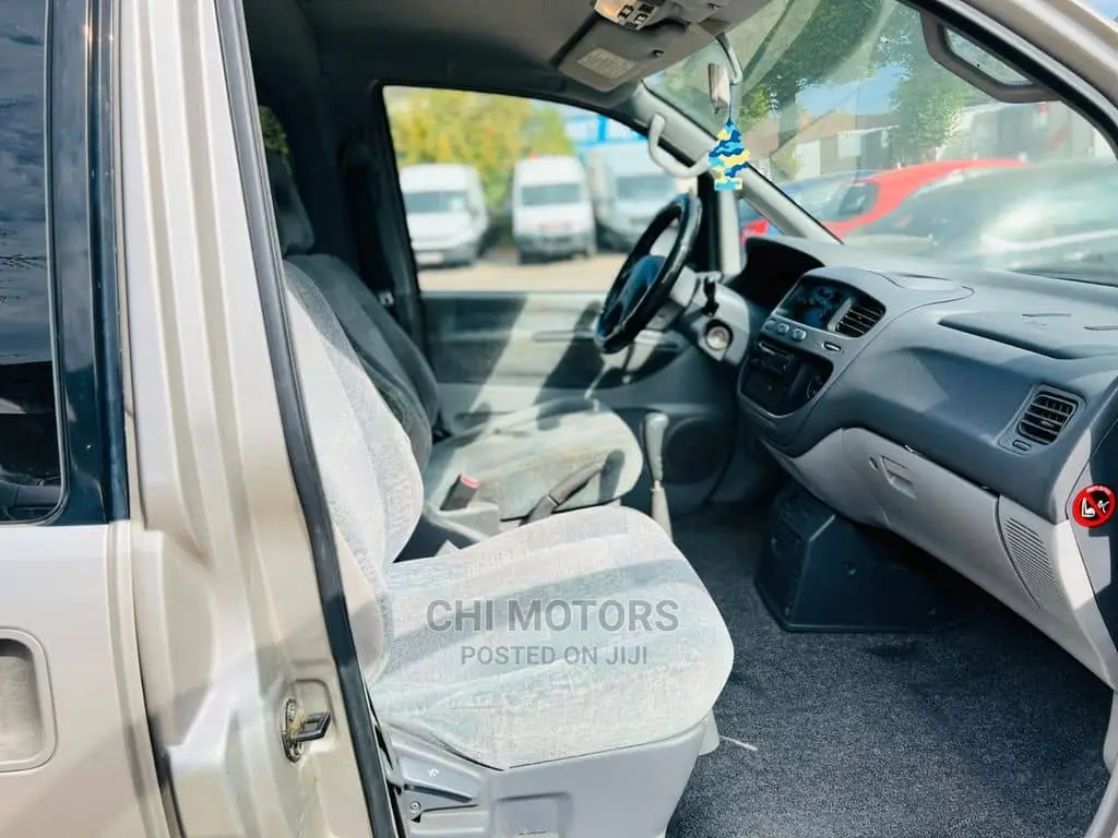 Mitsubishi Space Gear 2005 Silver