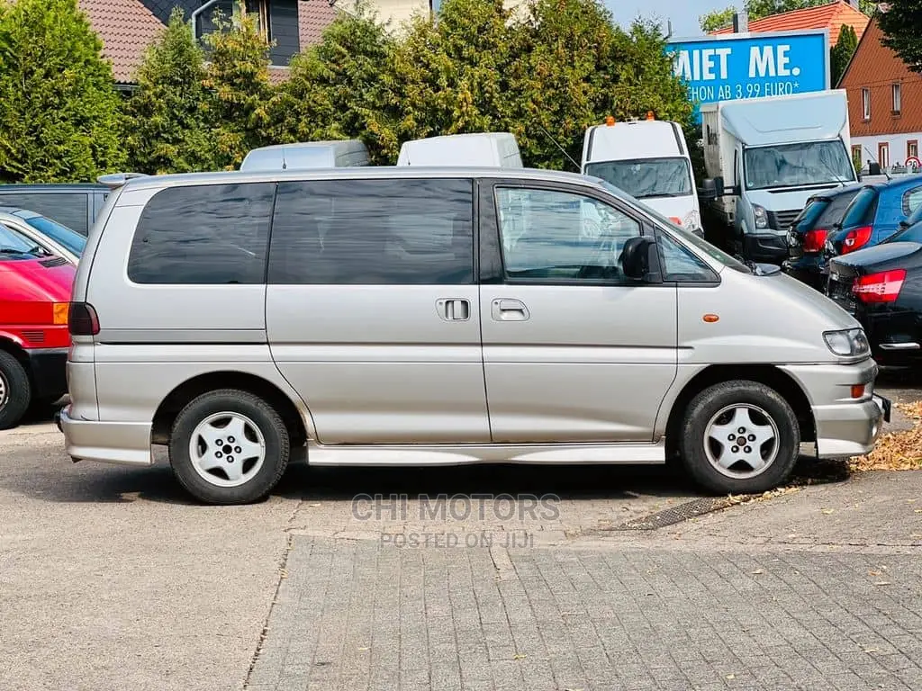 Mitsubishi Space Gear 2005 Silver