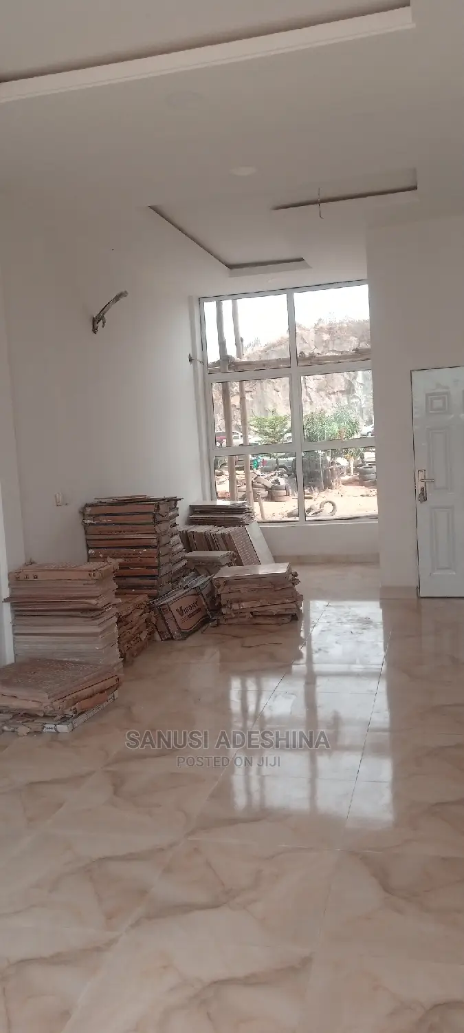 Shop Commercial
