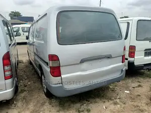 Toyota HiAce 2003 Grey