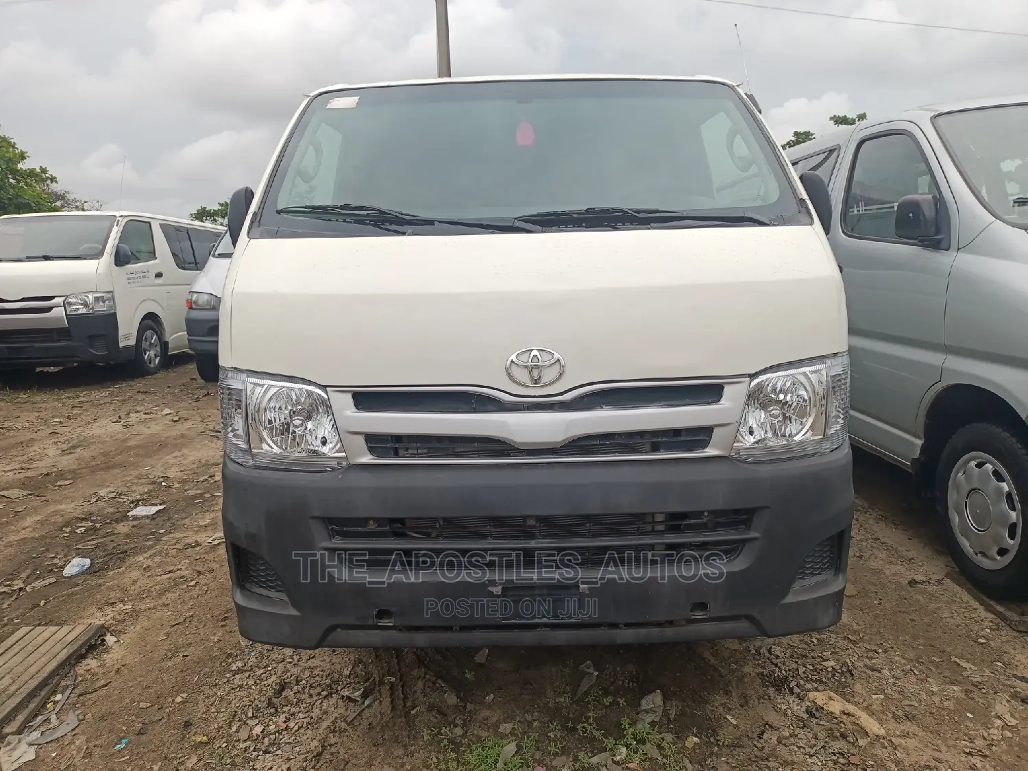 Toyota HiAce 2011 White