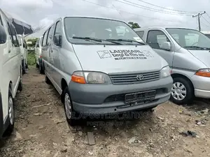 Toyota HiAce 2002 Grey