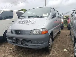 Toyota HiAce 2002 Grey