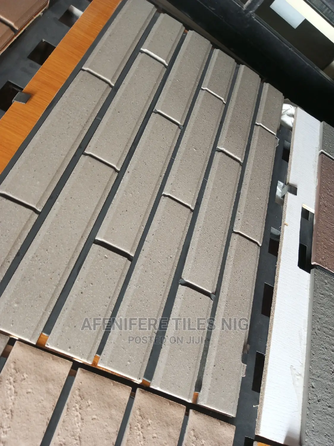 China Luxury Bricks Tiles