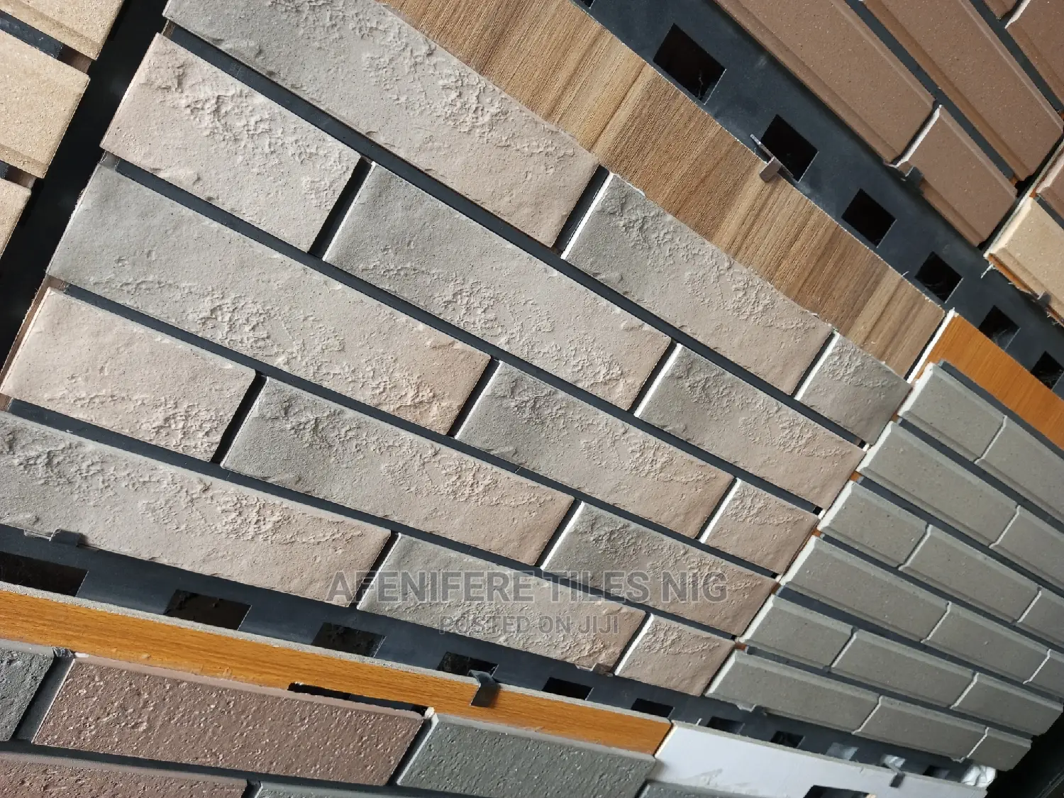 China Luxury Bricks Tiles