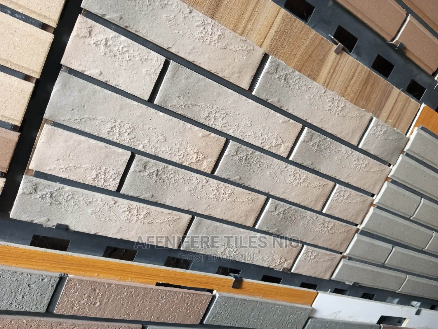 China Luxury Bricks Tiles