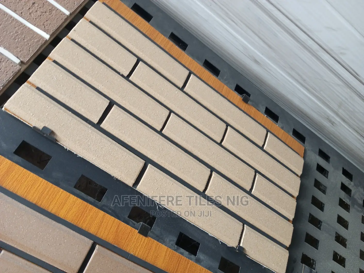 China Luxury Bricks Tiles