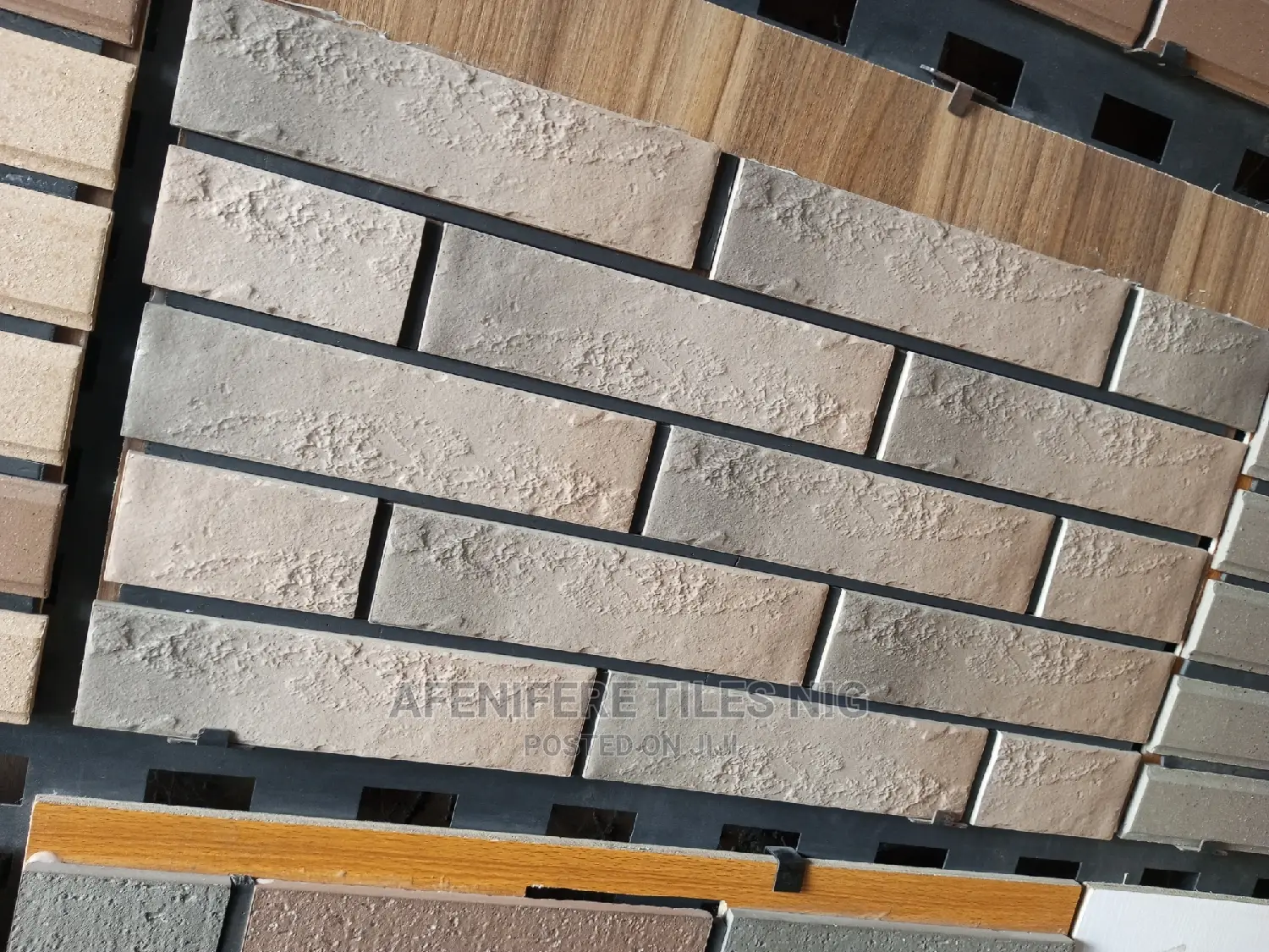China Luxury Bricks Tiles
