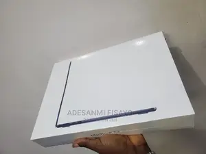 New Laptop Apple MacBook Air 2022 M2 8GB Apple M2 SSD 256GB