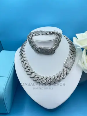 Original Cuban Chain and Hand
