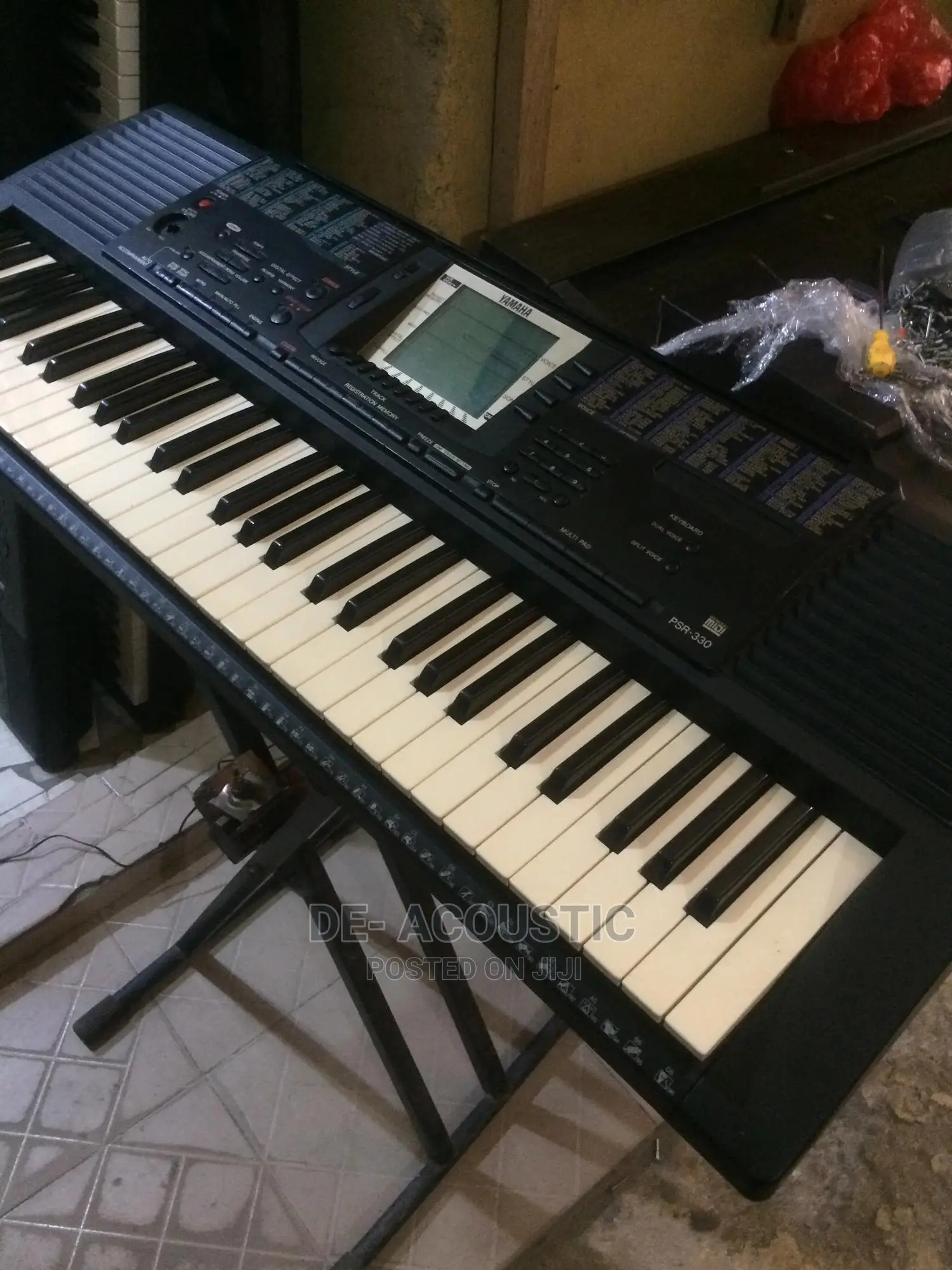 Yamaha PSR-330 Electronic Keyboard