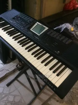 Yamaha PSR-330 Electronic Keyboard
