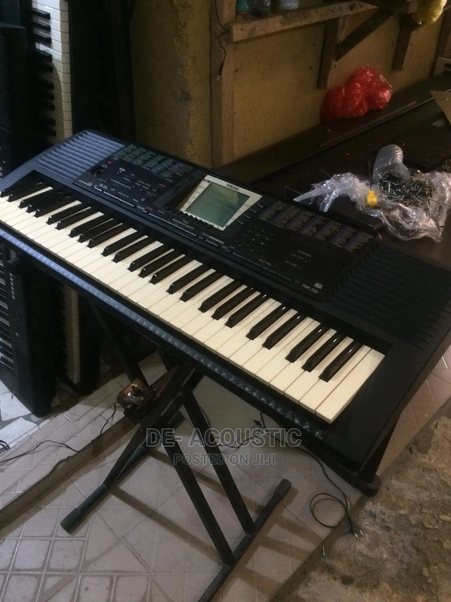 Yamaha PSR-330 Electronic Keyboard