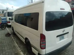Hummer 3 Bus, Clean/ AC for Hire