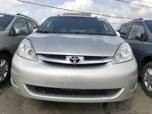 Toyota Sienna XLE Limited AWD 2006 Gold