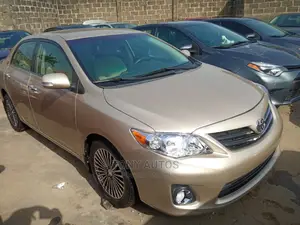 Toyota Corolla 2013 Gold