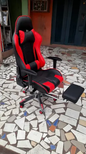 Adjustable Gaming Studio Office Chair With Footrest.