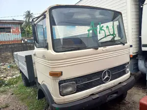 Mercedes Truck 813 Pickup