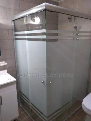 Shower Bath With 10mm Tampered And Frosted