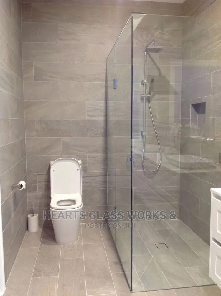 Frameless 10mm Tempered Glass Shower Cubicle.