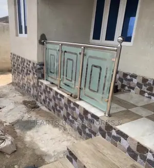 Stainless Steel With 10mm Tempered Glass